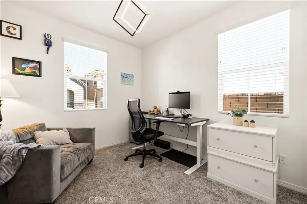 28356 Vela Way Valencia, CA 91354