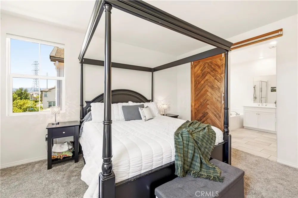 28356 Vela Way Valencia, CA 91354