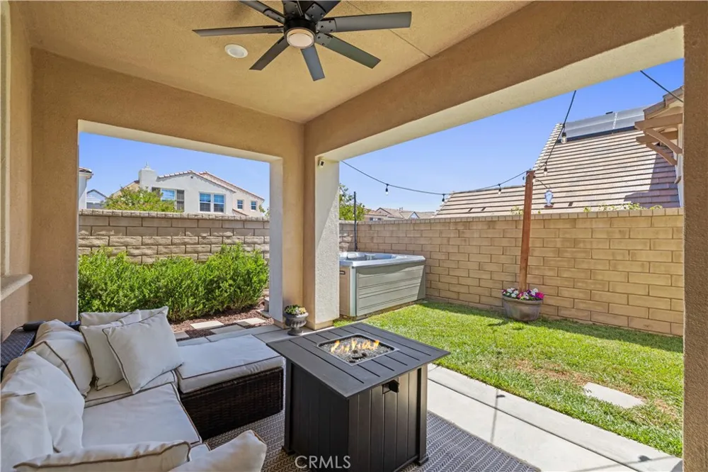 28356 Vela Way Valencia, CA 91354