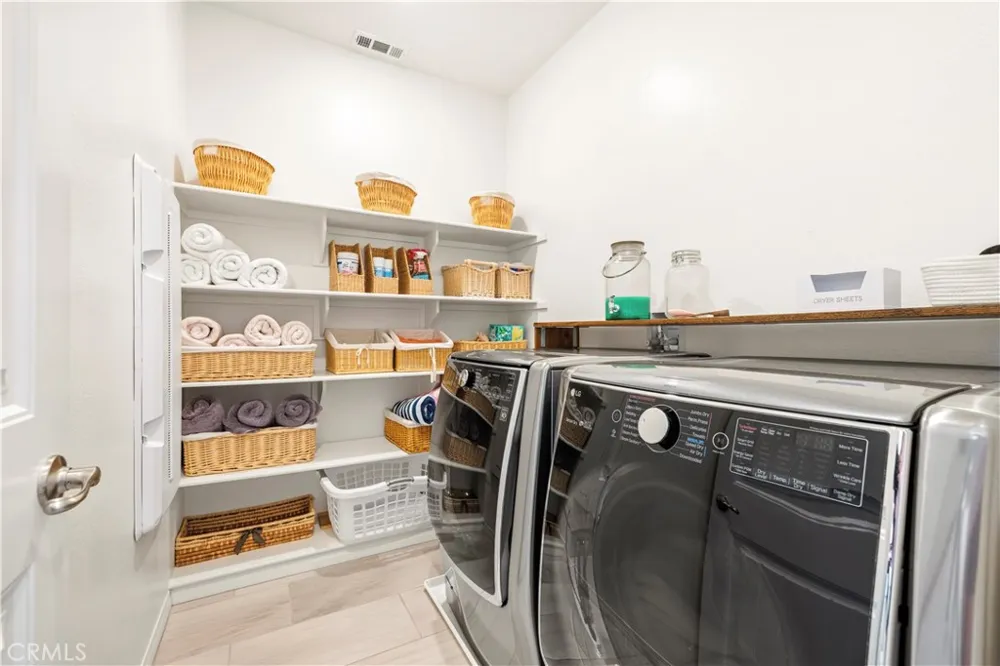 28356 Vela Way Valencia, CA 91354