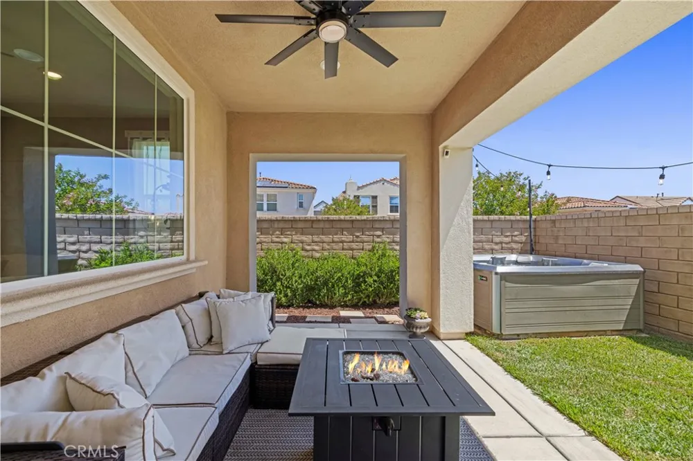 28356 Vela Way Valencia, CA 91354