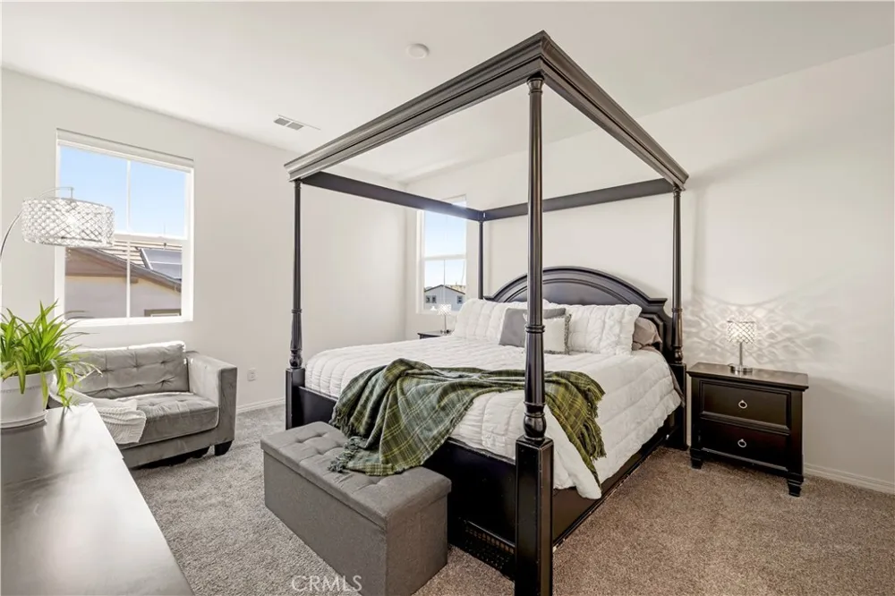 28356 Vela Way Valencia, CA 91354