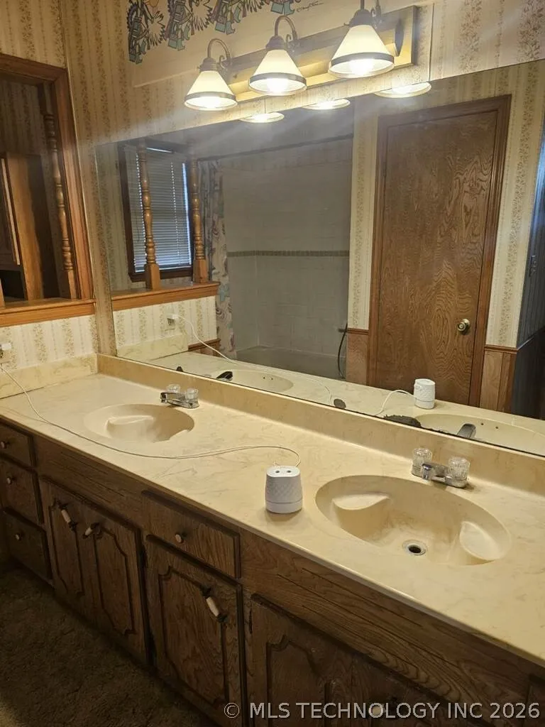 206 Grand Avenue Mannsville, OK 73447