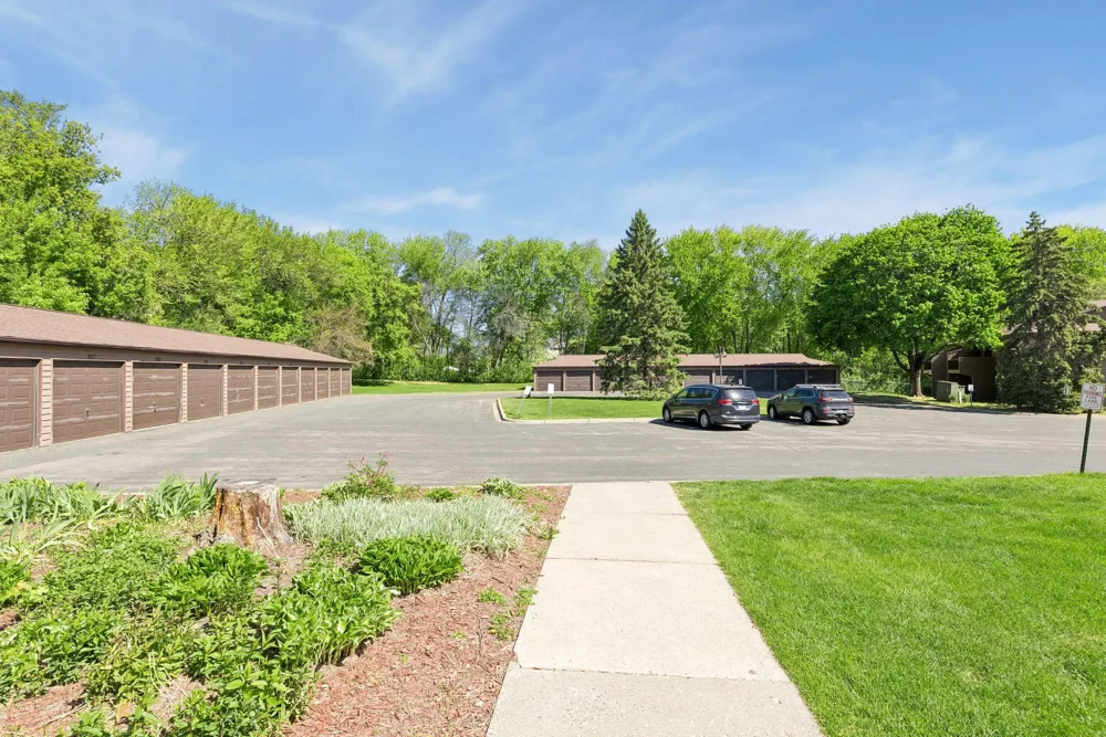 5447 Babcock Trail #S206 Inver Grove Heights, MN 55077