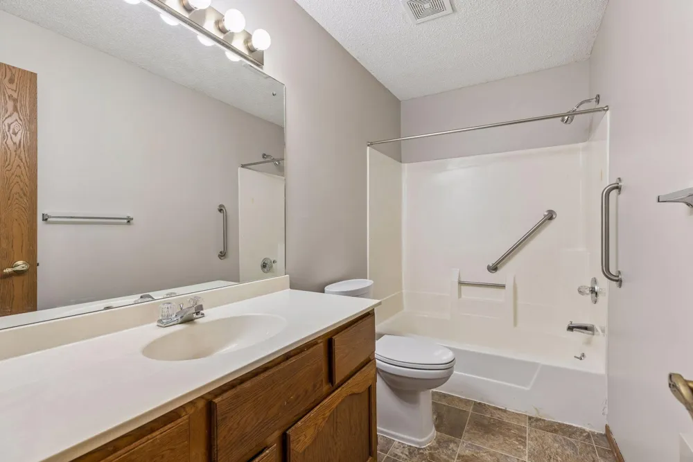 5447 Babcock Trail #S206 Inver Grove Heights, MN 55077