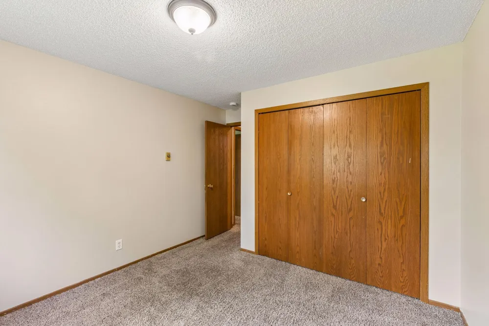 5447 Babcock Trail #S206 Inver Grove Heights, MN 55077