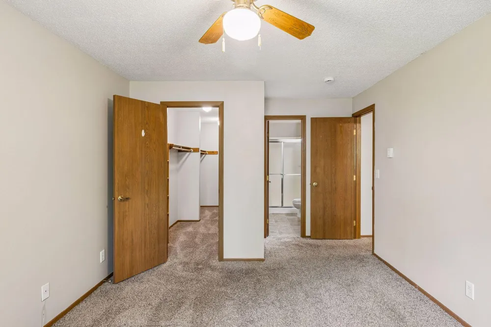 5447 Babcock Trail #S206 Inver Grove Heights, MN 55077