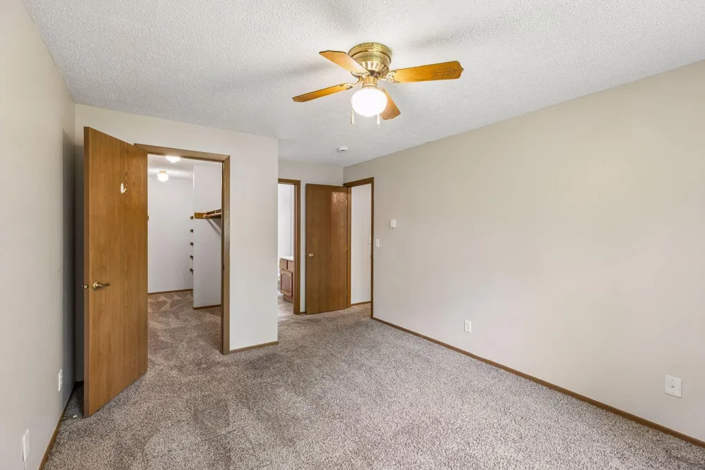 5447 Babcock Trail #S206 Inver Grove Heights, MN 55077