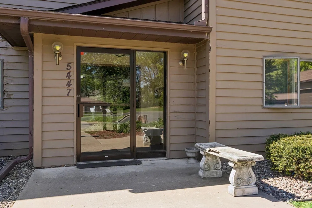5447 Babcock Trail #S206 Inver Grove Heights, MN 55077