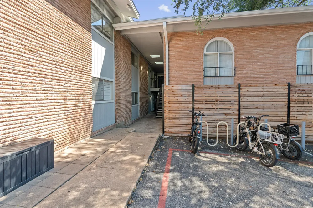 2208 Enfield Road #105 Austin, TX 78703