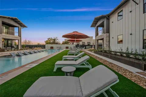 634 Central Parkway #1201
