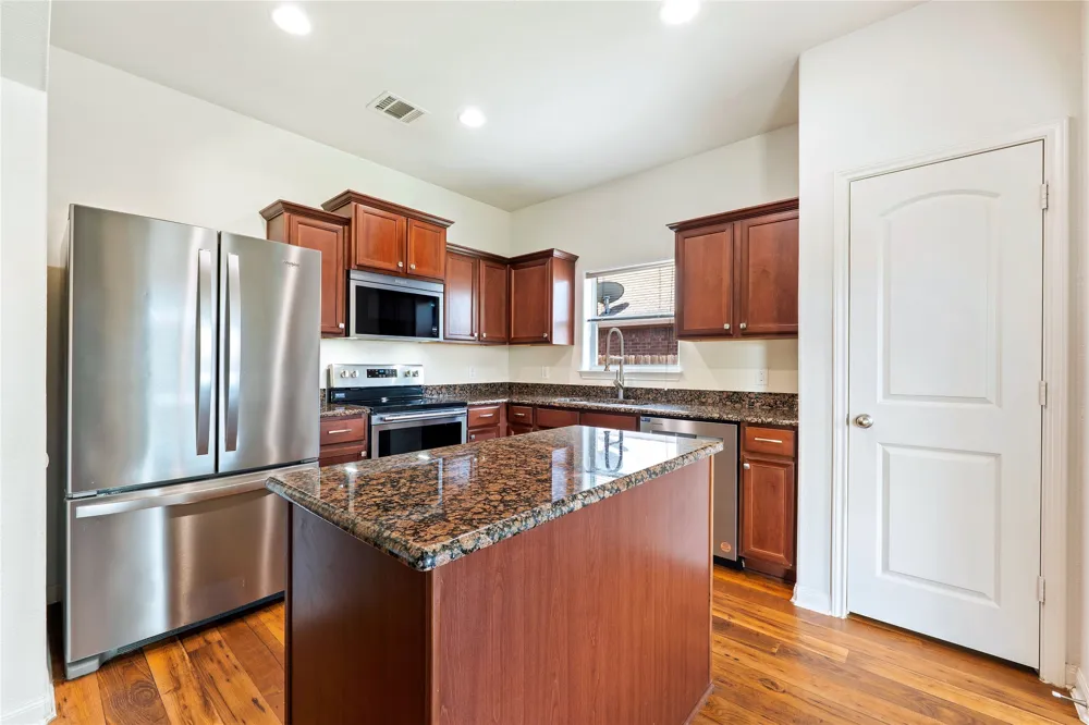19516 Per Lange Pass Manor, TX 78653