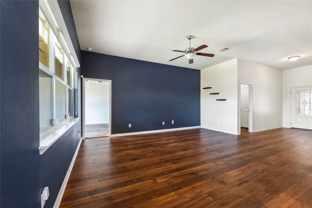 19516 Per Lange Pass Manor, TX 78653