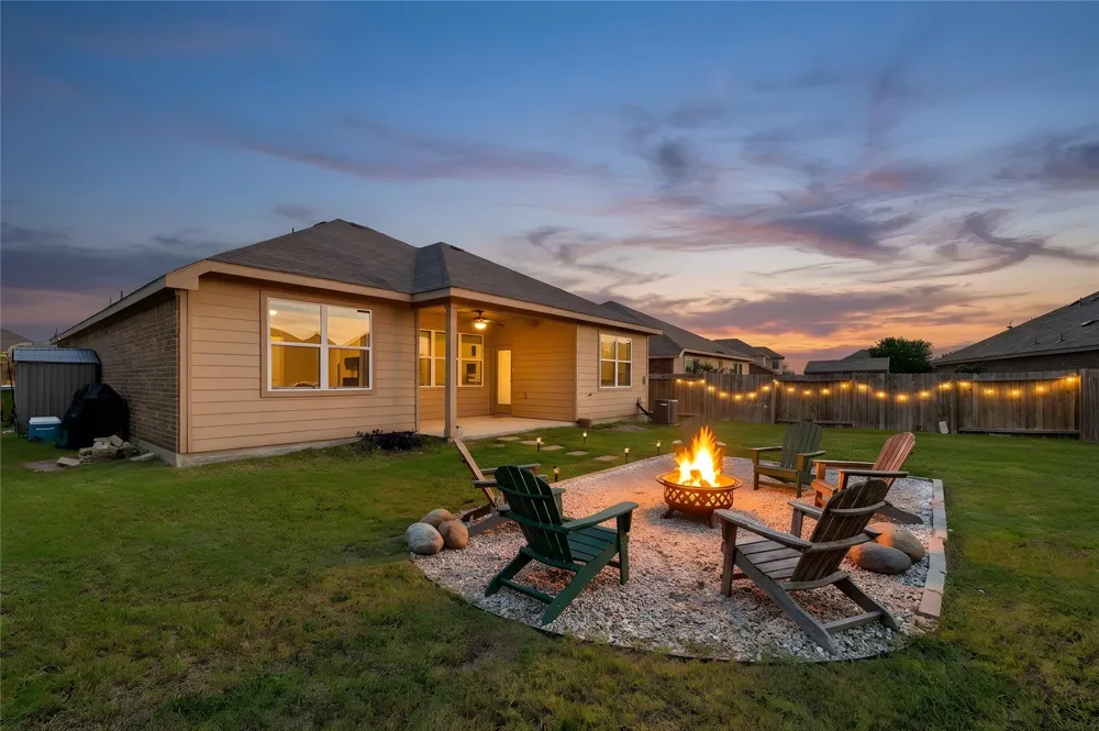 19516 Per Lange Pass Manor, TX 78653