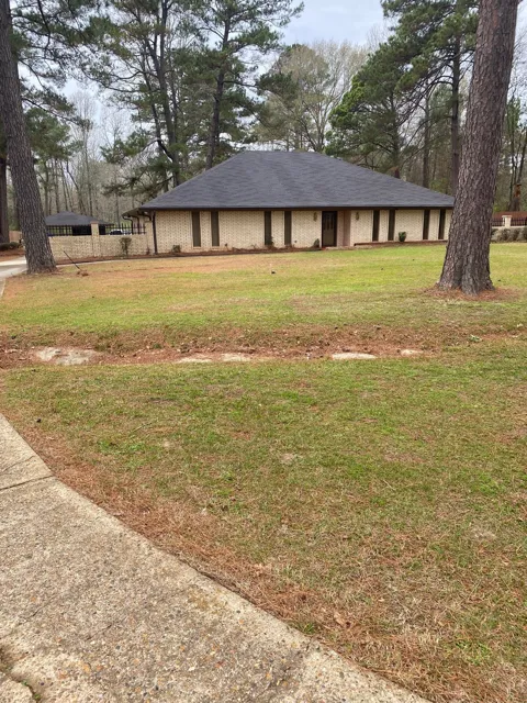 7985 Lakeshore Drive