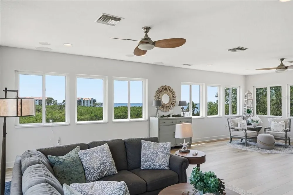 1130 S FLORIDA AVENUE Tarpon Springs, FL 34689