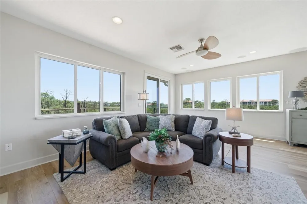 1130 S FLORIDA AVENUE Tarpon Springs, FL 34689