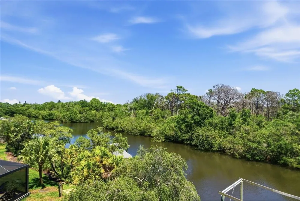 1130 S FLORIDA AVENUE Tarpon Springs, FL 34689