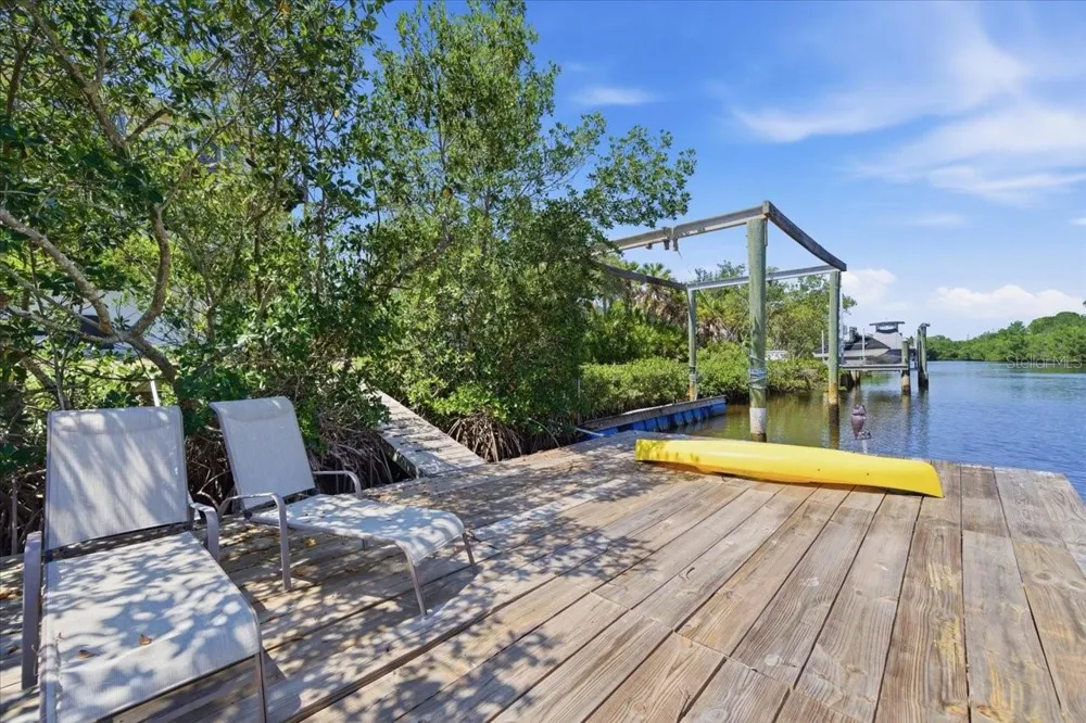 1130 S FLORIDA AVENUE Tarpon Springs, FL 34689
