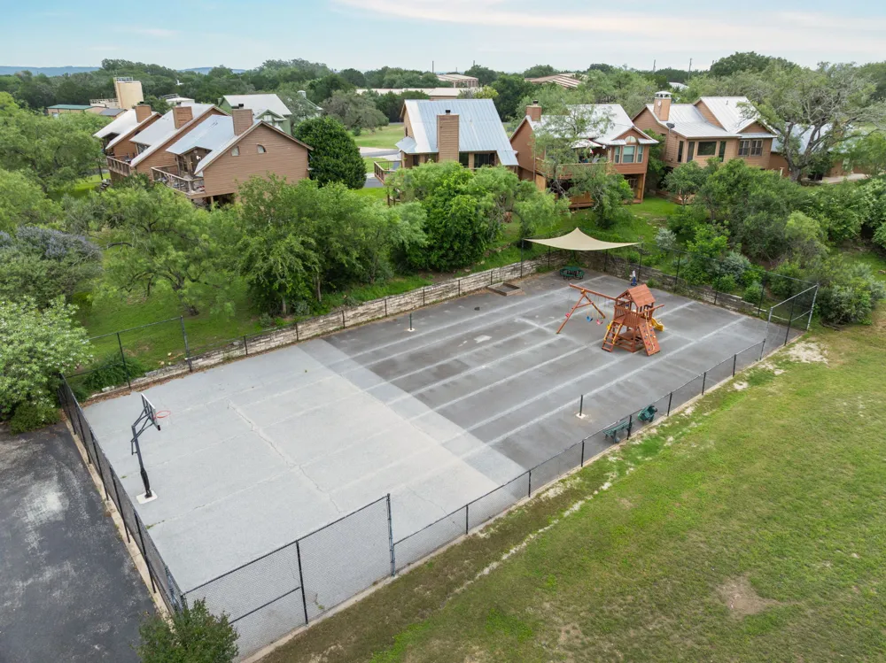 207 Cove Creek Drive Spicewood, TX 78669