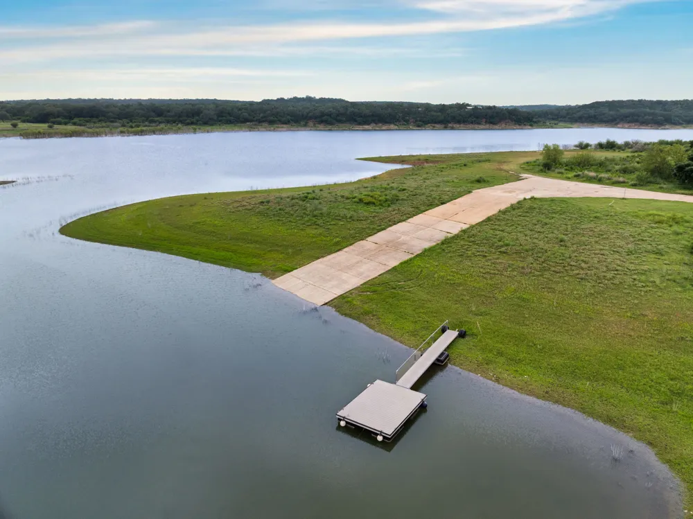 207 Cove Creek Drive Spicewood, TX 78669