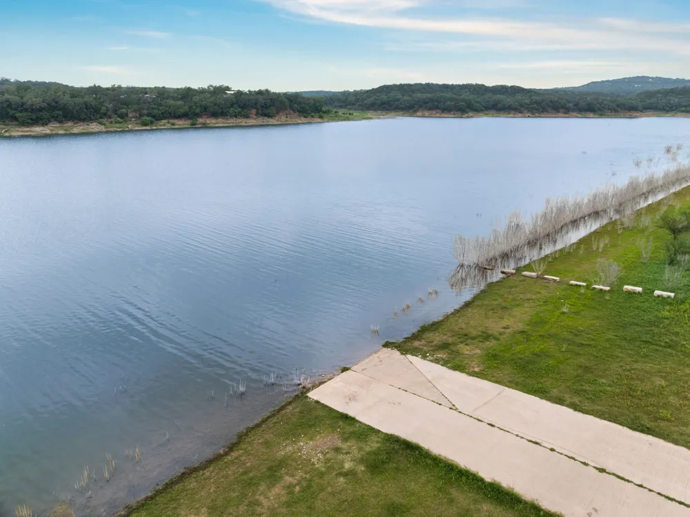 207 Cove Creek Drive Spicewood, TX 78669