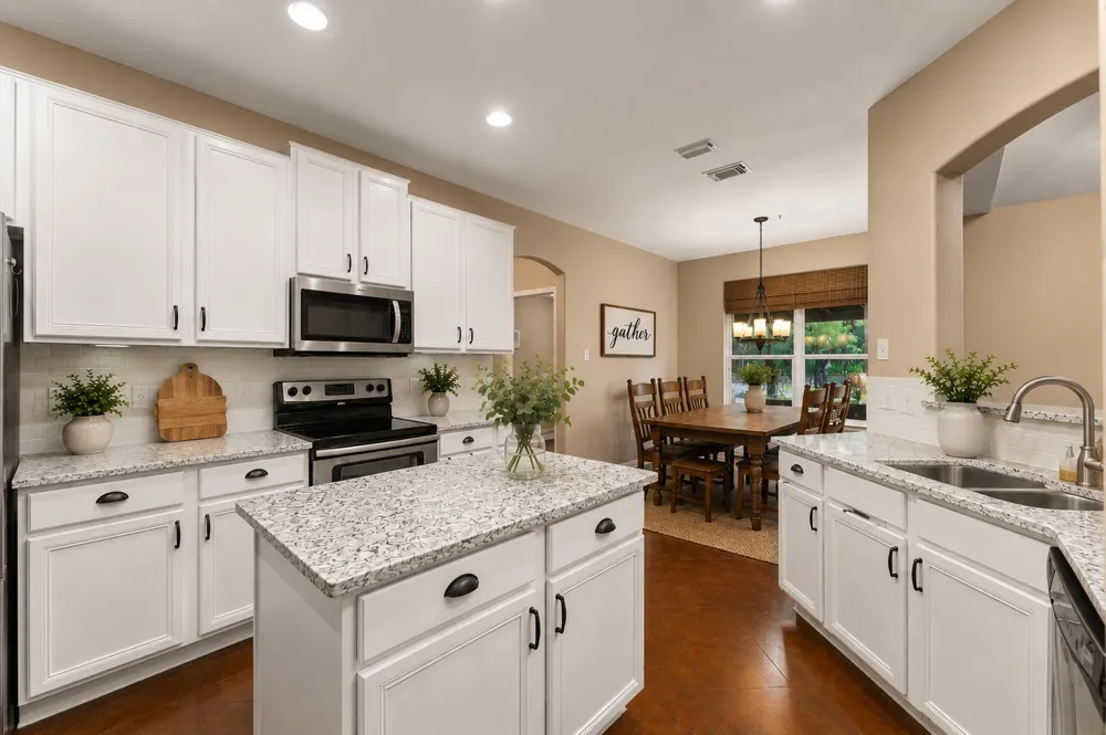 207 Cove Creek Drive Spicewood, TX 78669