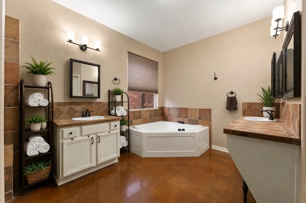 207 Cove Creek Drive Spicewood, TX 78669