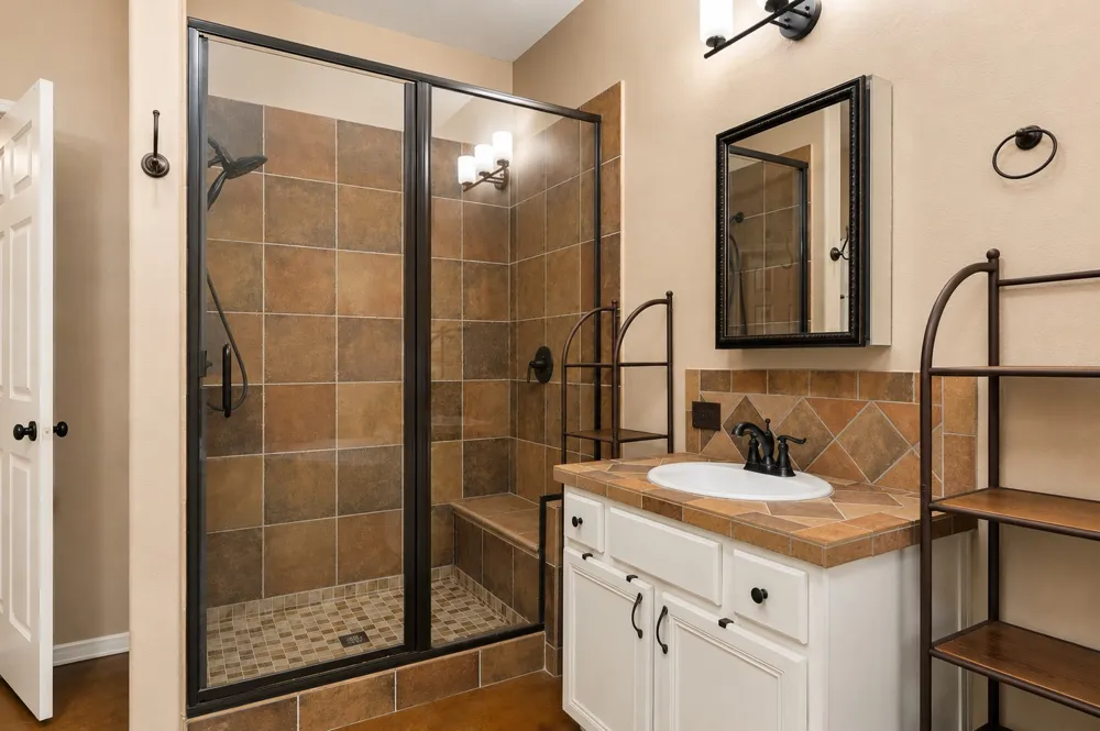 207 Cove Creek Drive Spicewood, TX 78669