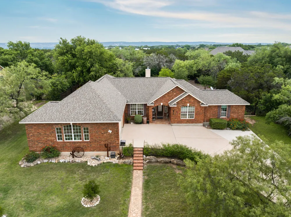 207 Cove Creek Drive Spicewood, TX 78669