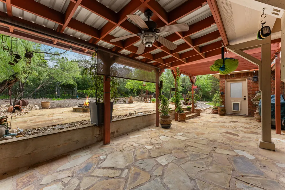 207 Cove Creek Drive Spicewood, TX 78669