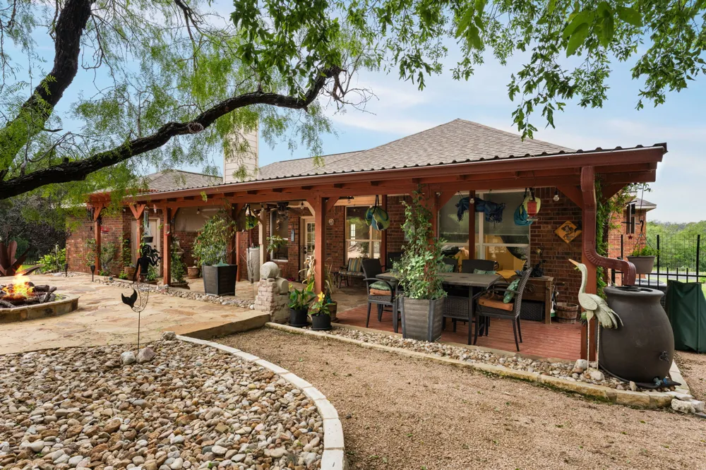 207 Cove Creek Drive Spicewood, TX 78669