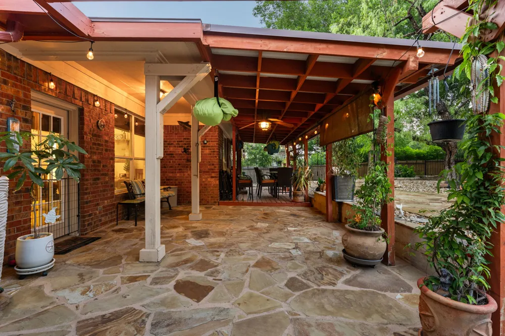 207 Cove Creek Drive Spicewood, TX 78669