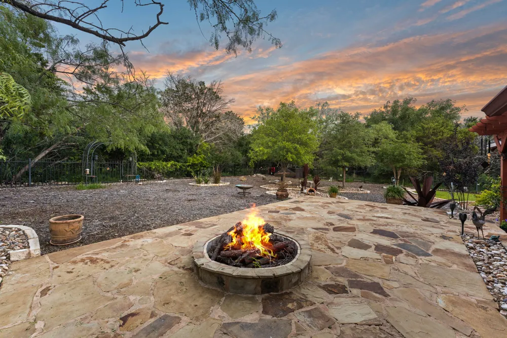 207 Cove Creek Drive Spicewood, TX 78669