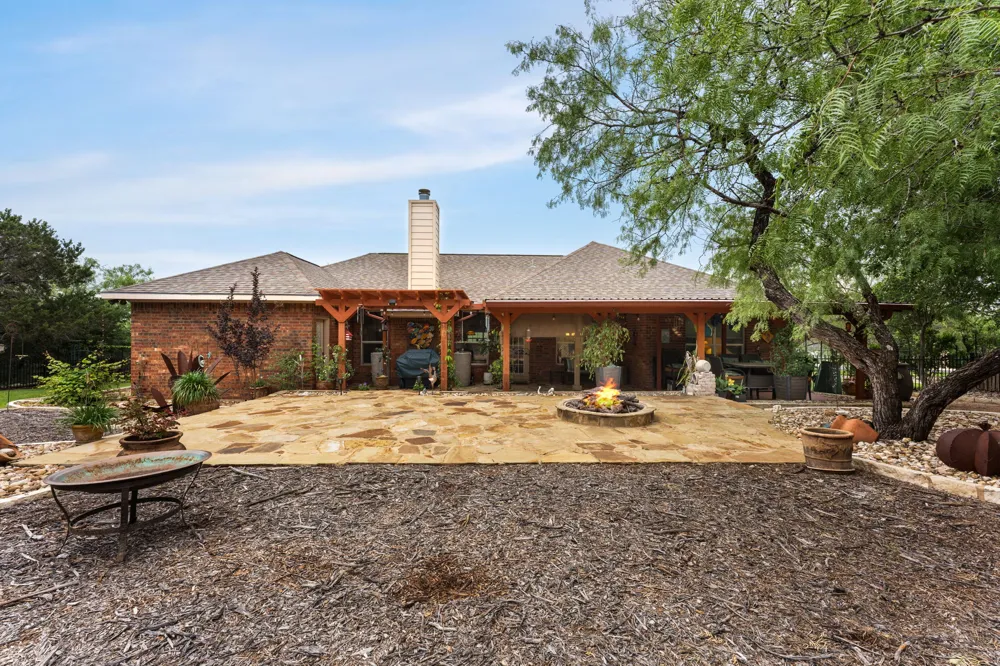 207 Cove Creek Drive Spicewood, TX 78669