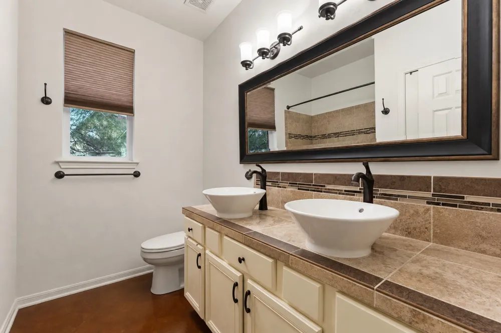 207 Cove Creek Drive Spicewood, TX 78669