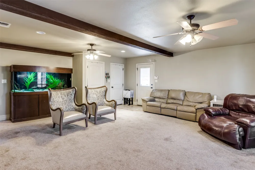 1233 County Road 3550 Paradise, TX 76073