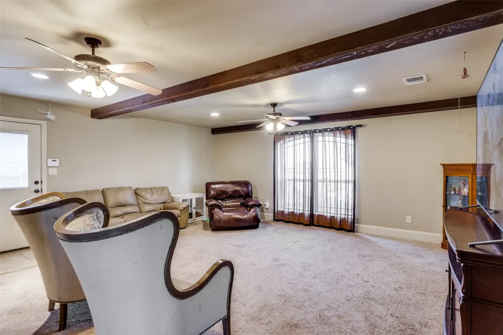 1233 County Road 3550 Paradise, TX 76073