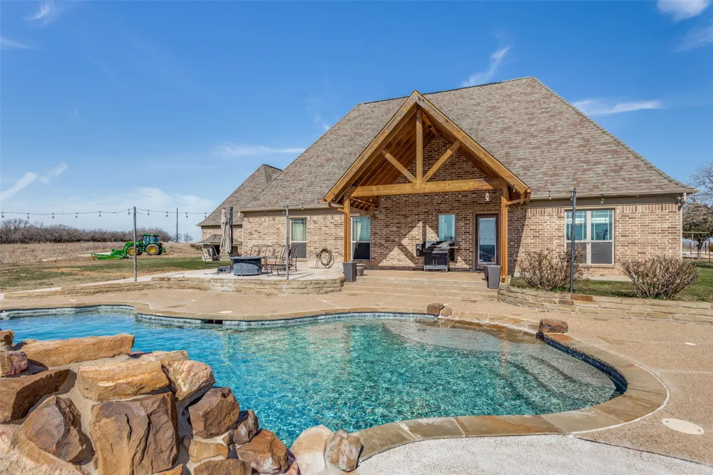 1233 County Road 3550 Paradise, TX 76073
