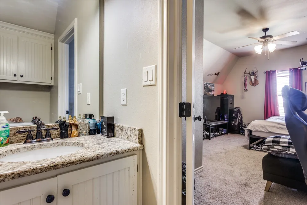 1233 County Road 3550 Paradise, TX 76073