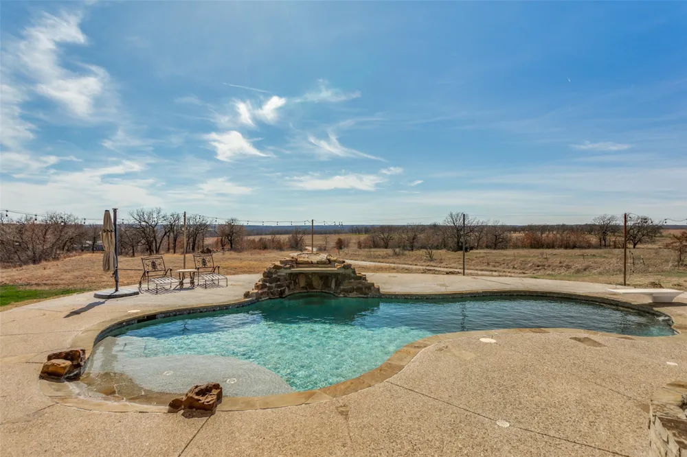 1233 County Road 3550 Paradise, TX 76073