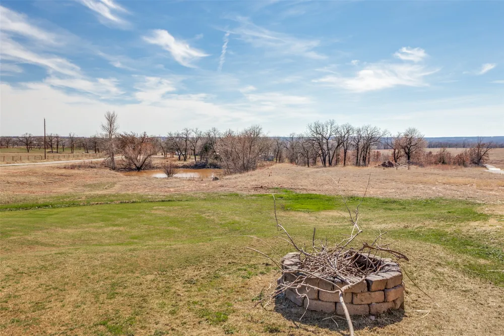 1233 County Road 3550 Paradise, TX 76073