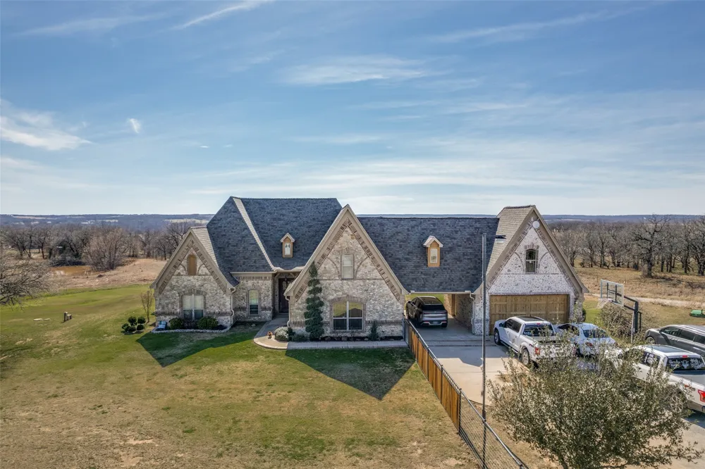 1233 County Road 3550 Paradise, TX 76073