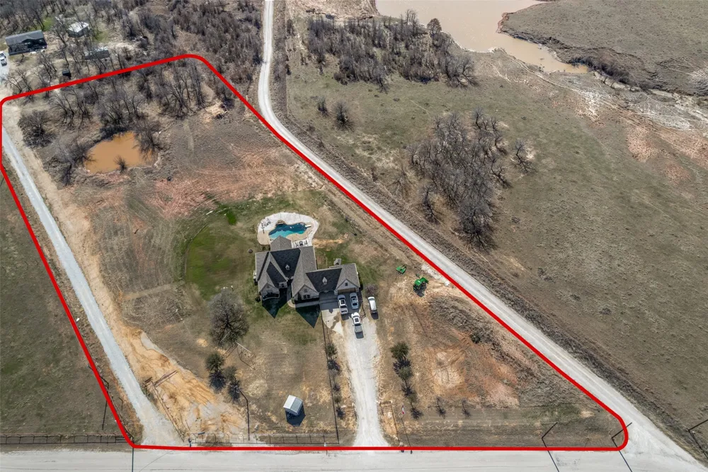 1233 County Road 3550 Paradise, TX 76073