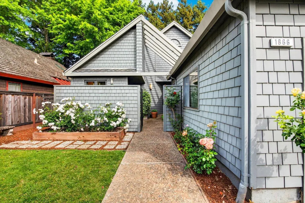 1866 Oak Circle Yountville, CA 94599