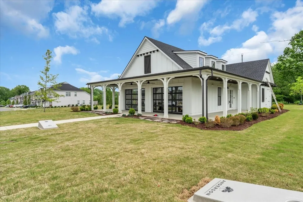 133 Dameron Pvt Dr Hendersonville, TN 37075