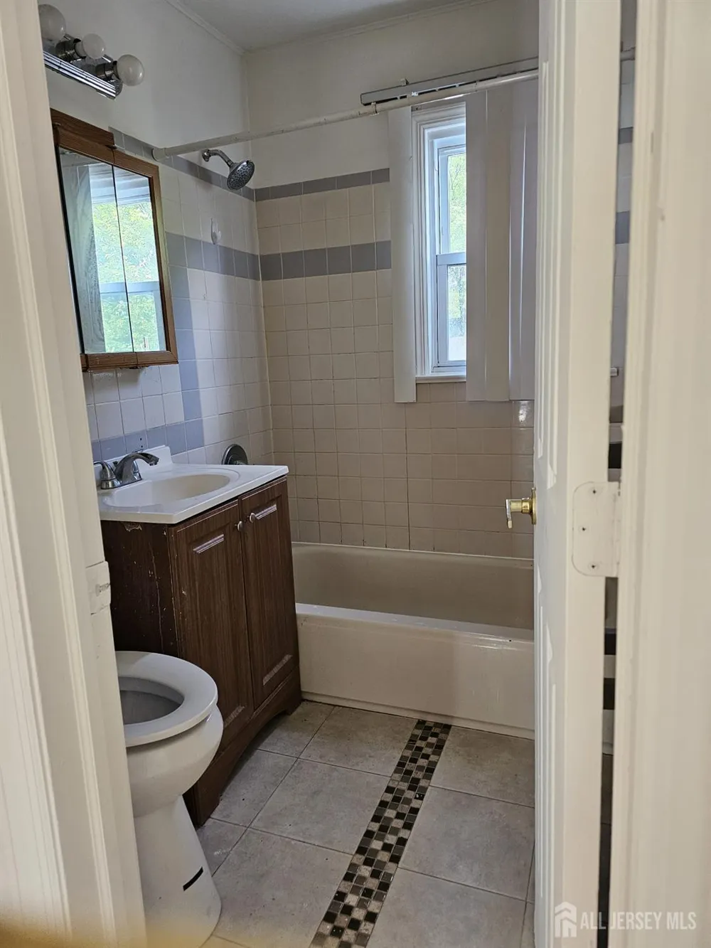 895 Madison Avenue Rahway, NJ 07065