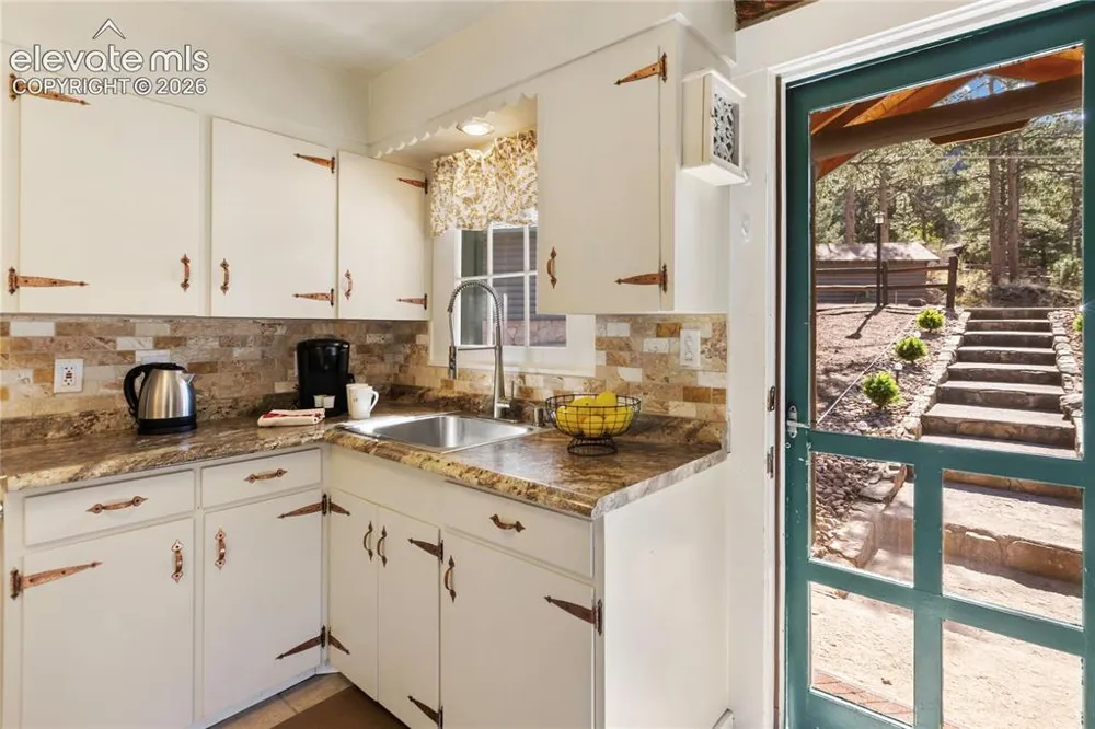 9120 Ute Road Cascade, CO 80809