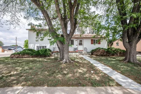 2100 Elmwood Lane