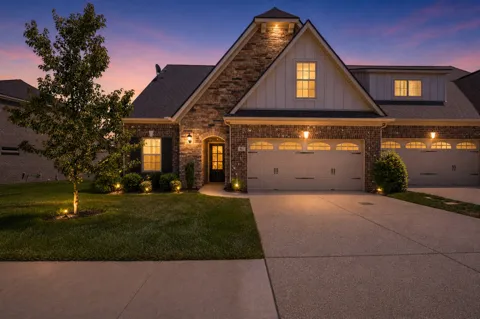 867 Meadowcrest Way